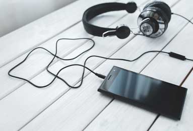 76人与雷霆巅峰对决：恩比德与亚历山大闪耀，战术对决分析